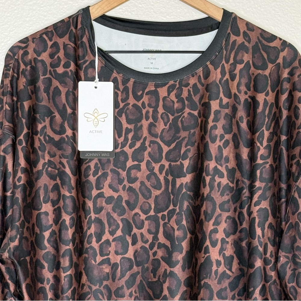 NWT Johnny Was Bee Active Drop Shoulder CrewNeck L/S Tee in Leopard, size M - Picture 3 of 6